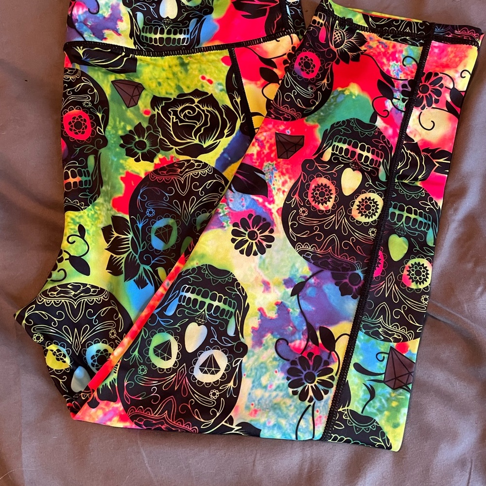 CVG Tie dye skulls